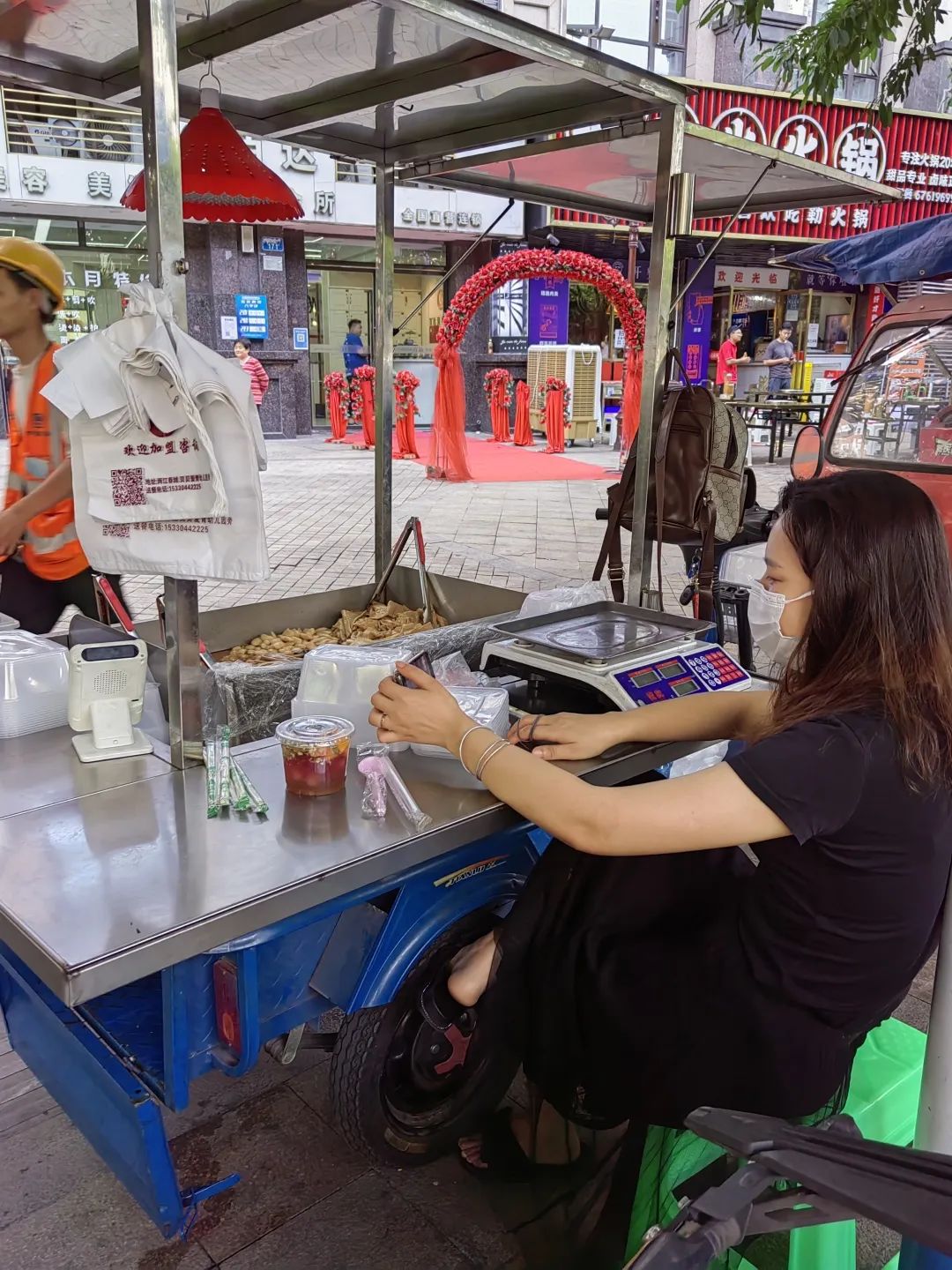 冰粉跟凉面哪个生意更好,夏天卖冰粉和凉面哪个更挣钱
