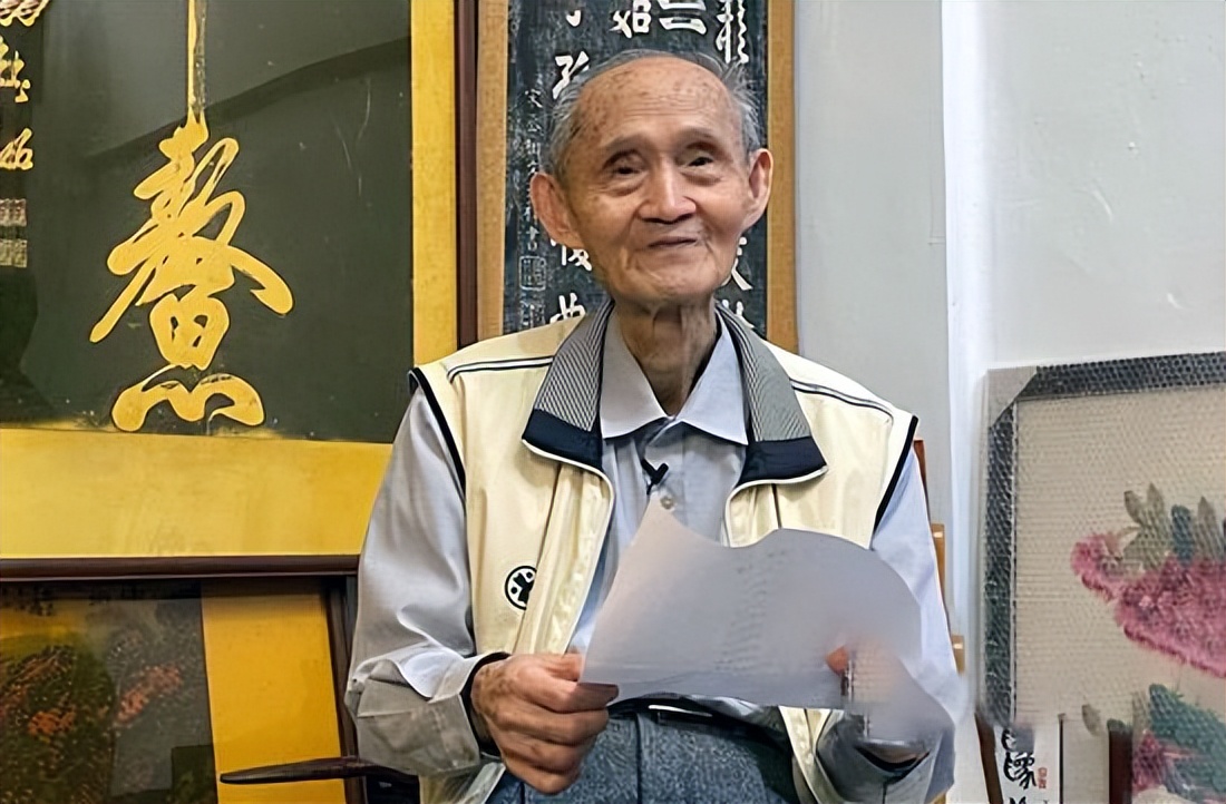 92年香港机场检测仪突然报警，安保拦住台湾律师，搜包后当即报警