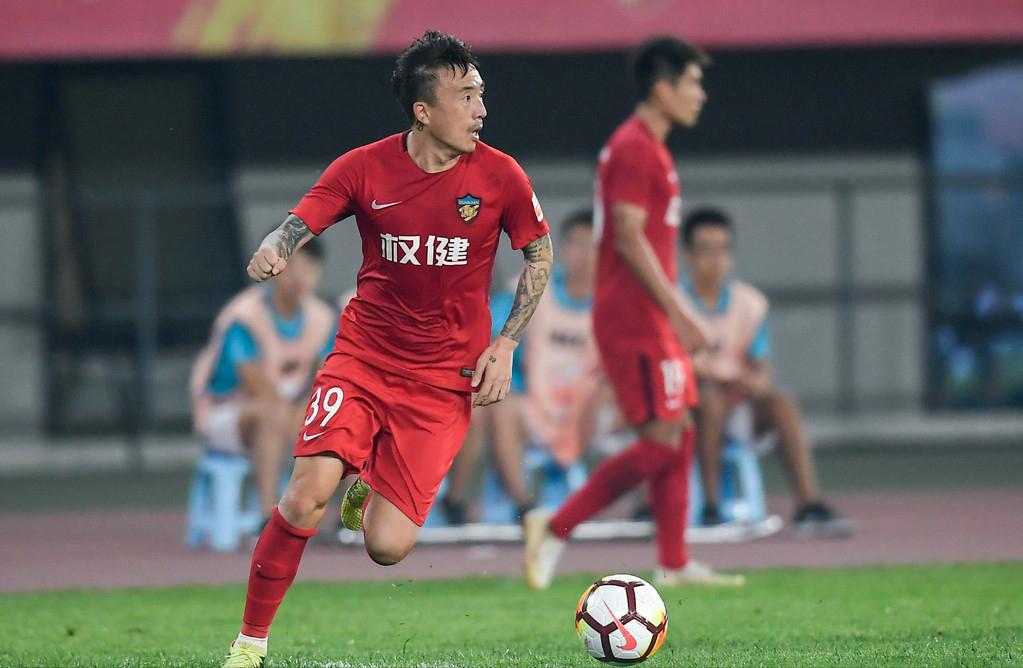 齐鲁雄师：盘点山东足球历史最佳11人，身材高大，头球优势明显