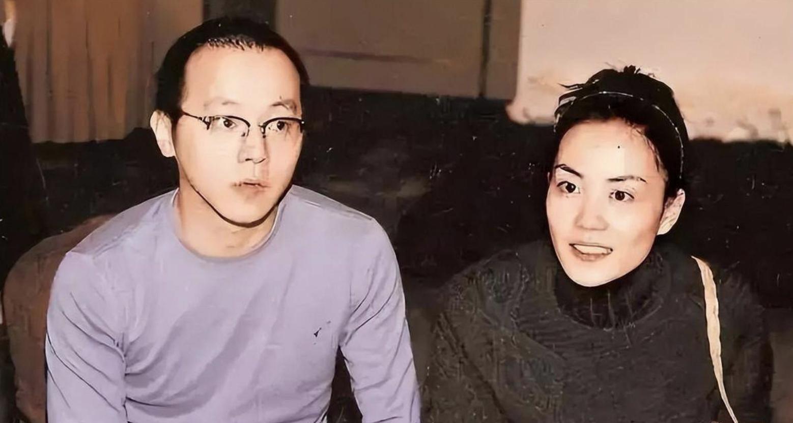 王菲谢霆锋牵手的轰动程度,王菲谢霆锋的坎坷十年经历