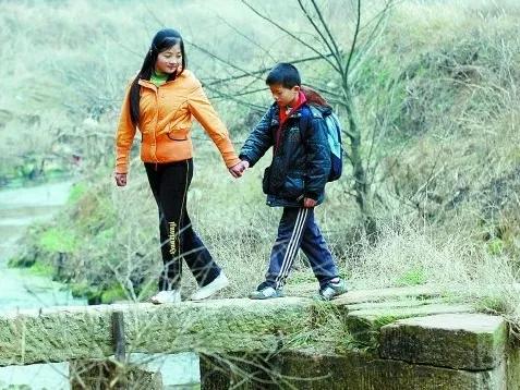 广东28岁小伙，迪拜打工被骗，无奈跑起外卖，每天20单月入8000