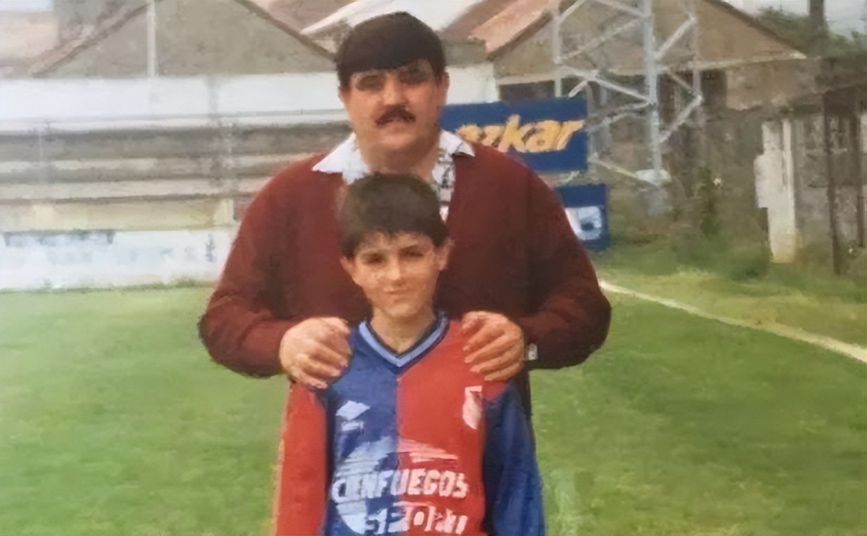 比利亚圆月弯刀,比利亚皇马弯刀