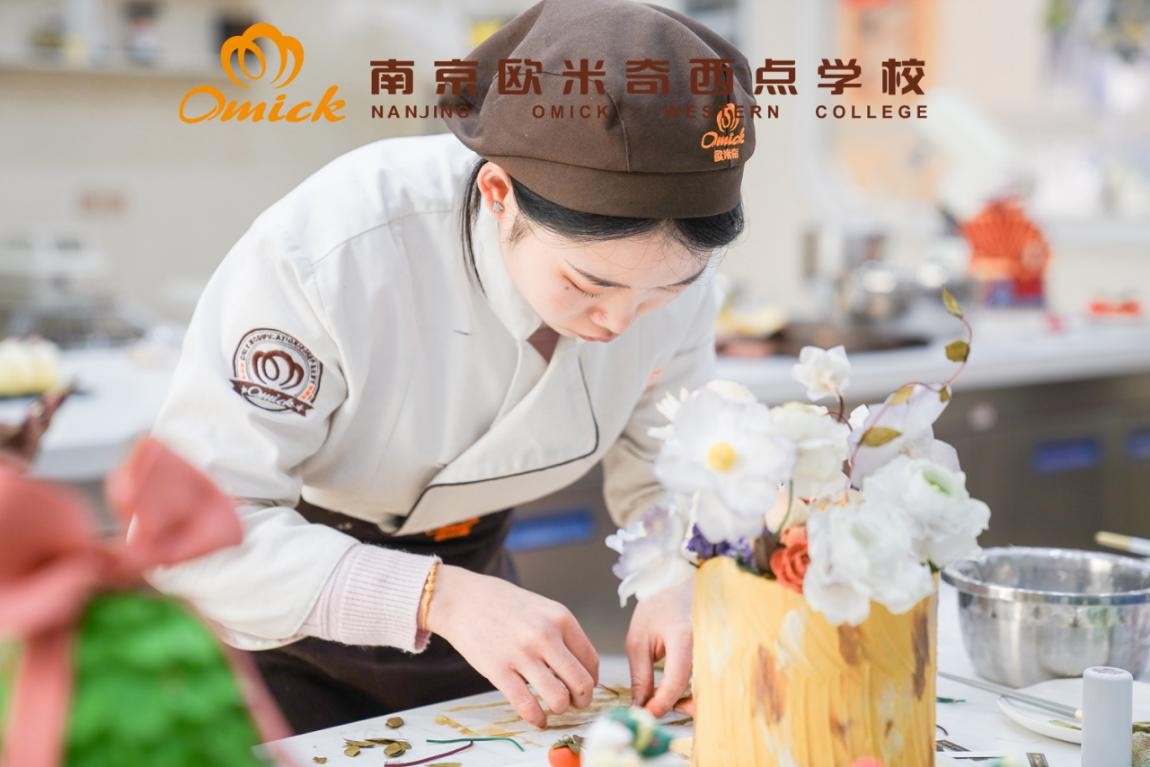 低学历女孩学什么手艺,20岁女孩学什么手艺有前景