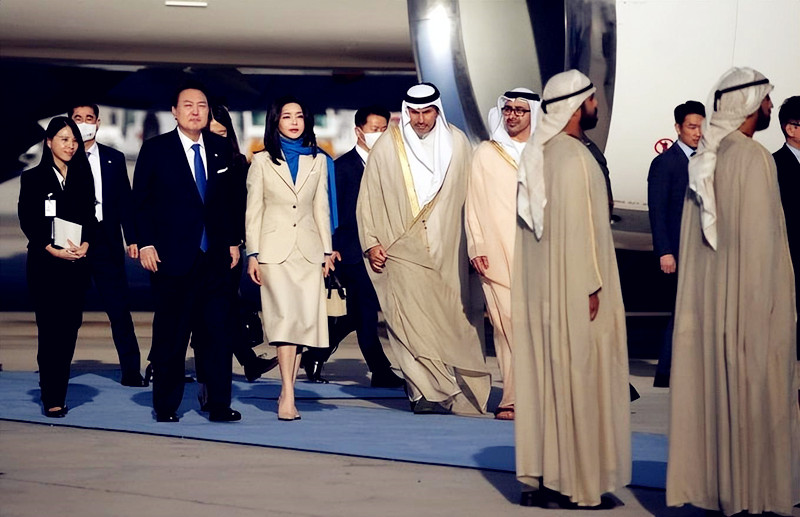 韩国第一夫人金建希着装图片,尹锡悦金建希访问阿联酋
