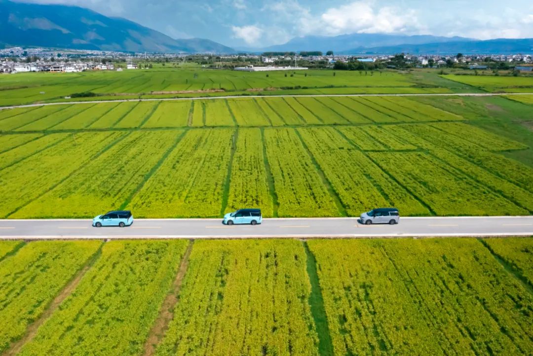 上汽大通mifa9上路实测,上汽大通mifa9用车体验