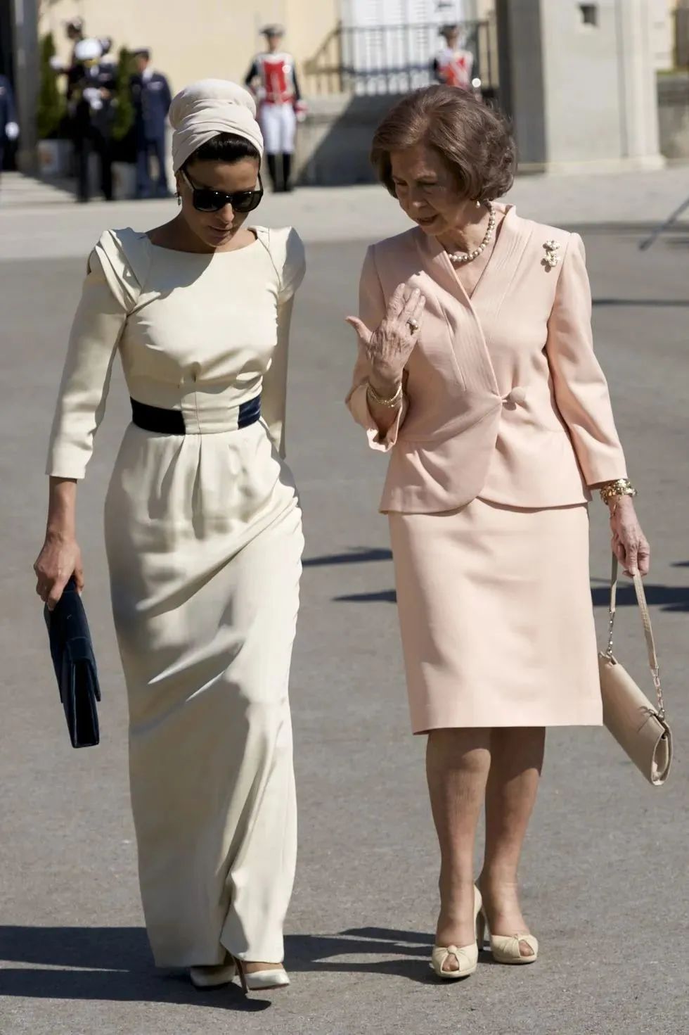 比世界杯还好看的是，卡塔尔太后的高定衣橱爽文人生