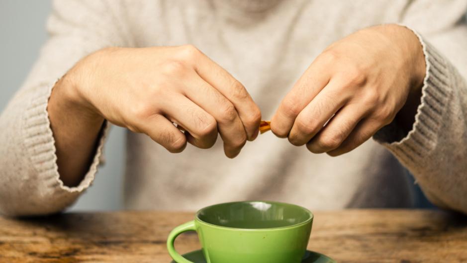 胃酸过多奥美拉唑吃多久见效,奥美拉唑治胃酸长期服有副作用吗
