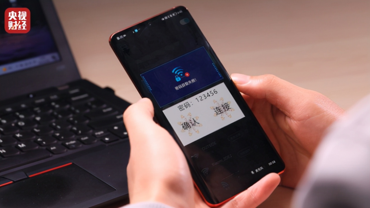 90后女孩打玻尿酸致大面积脑梗,女生打玻尿酸失明脑梗