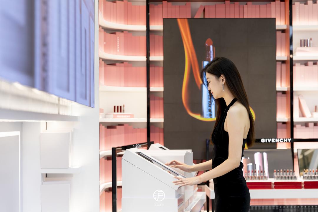 限时开启！纪梵希美妆「书店」带你探索感官之旅