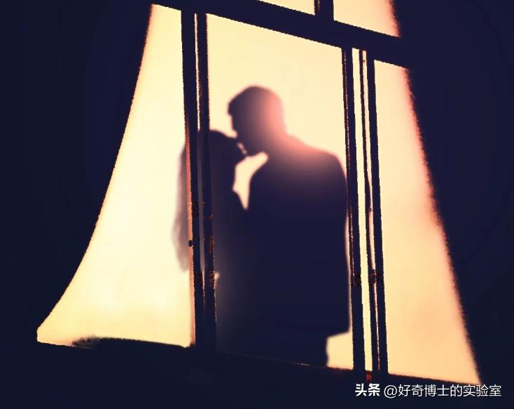 女人的腰为什么不能随便碰?(男士禁入)