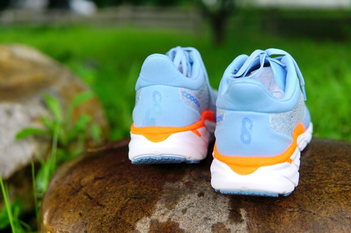 推荐踩屎感特别强的国产跑鞋,出街运动两不误