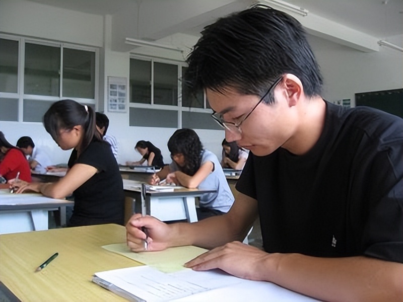 特岗教师工资待遇和正式教师区别,特岗教师和编制教师的工资哪个高