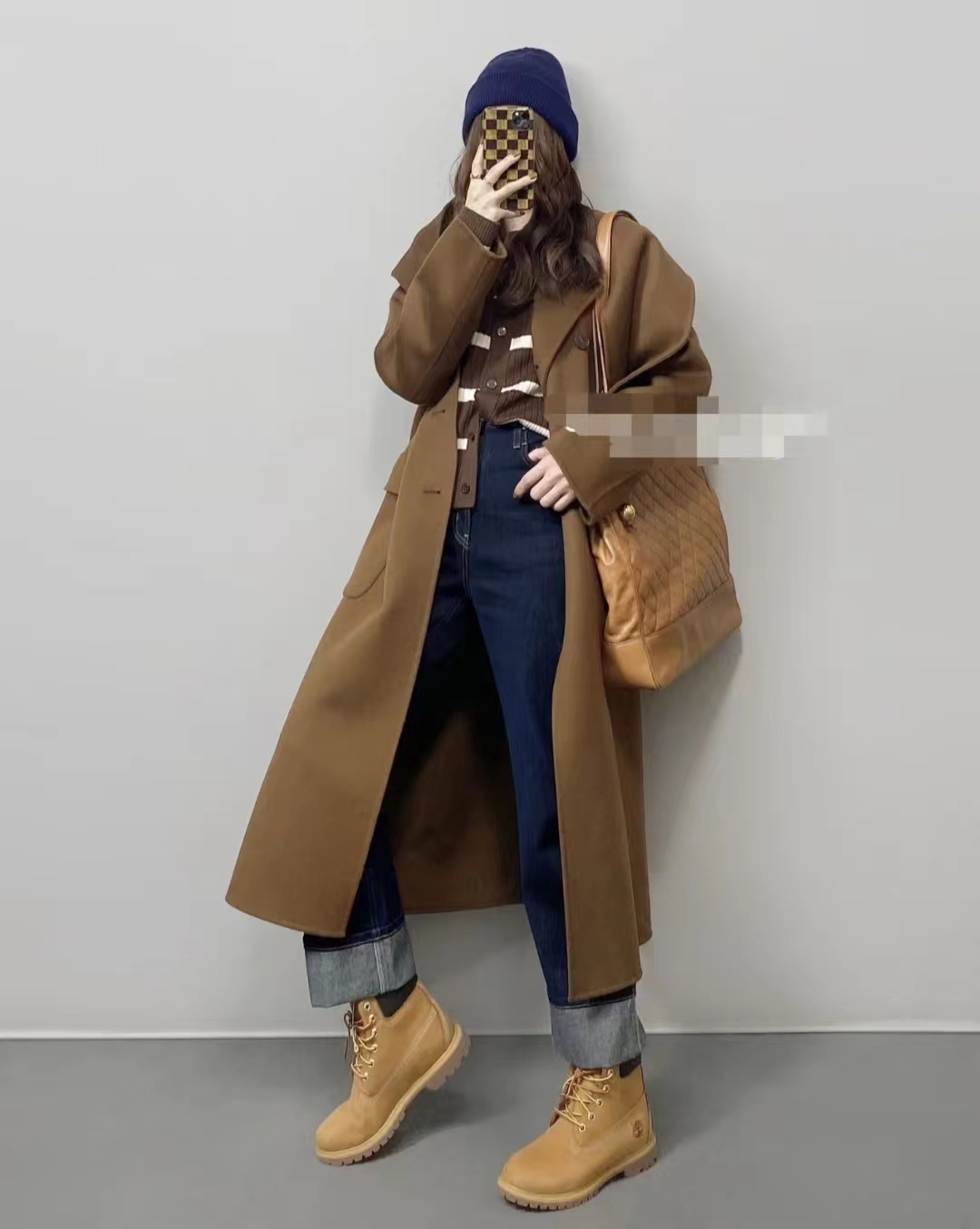 外套秋冬蓝色搭配什么颜色,秋冬比较显高级的颜色搭配