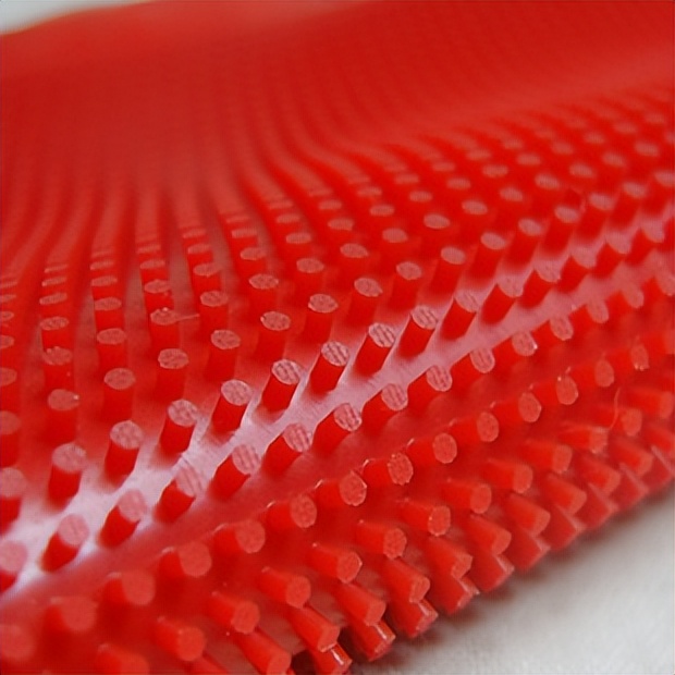 乒乓球的蝴蝶套胶有几种怎么选购,乒乓球套胶红色和黑色有什么区别