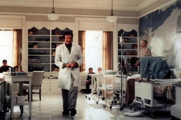 医疗不能只是治疗,这部美国电影讲了一个走心的医生故事