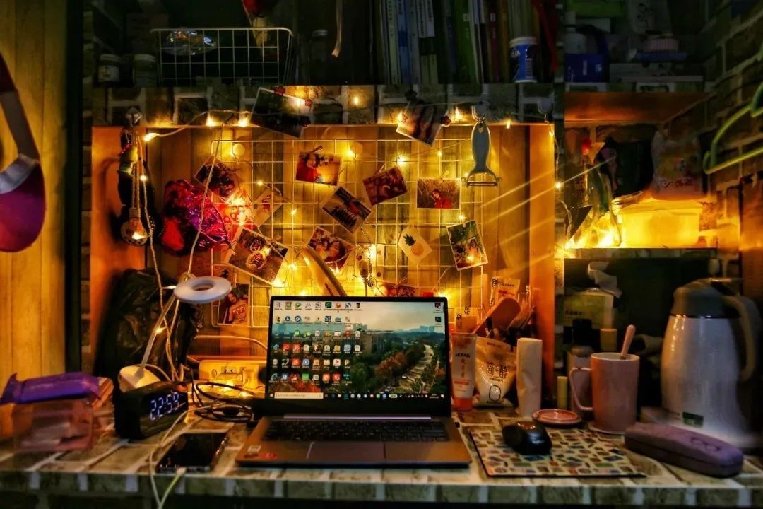 湖北这所大学：5大食堂、高档公寓，吃住条件相当好，出门是地铁