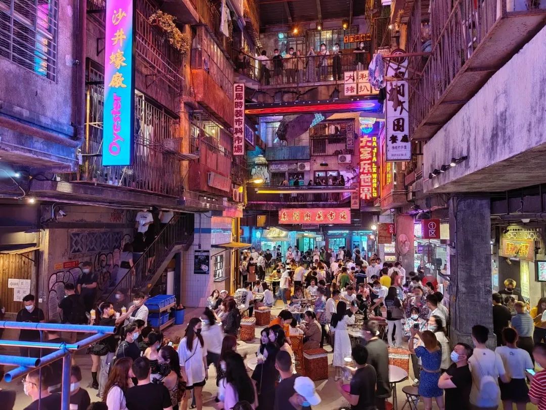 香港人人山人海到深圳购物,香港人北上消费挤爆深圳多少人