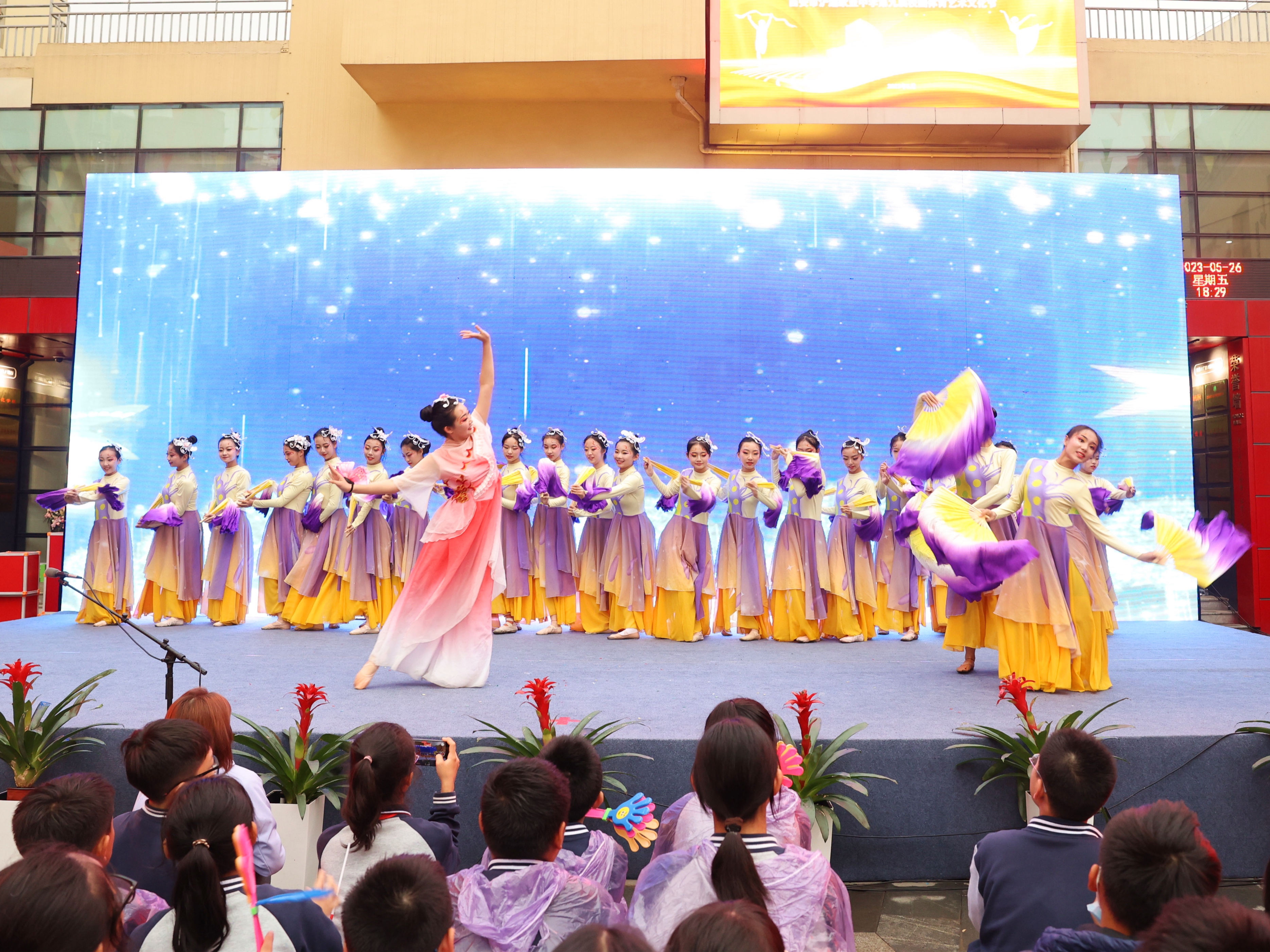 校园操场创意走秀,西安欧亚学校走秀