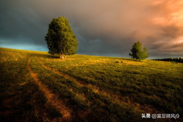 两难:钱难挣，屎难吃。俩别有:有啥别有病，没啥，别没钱。