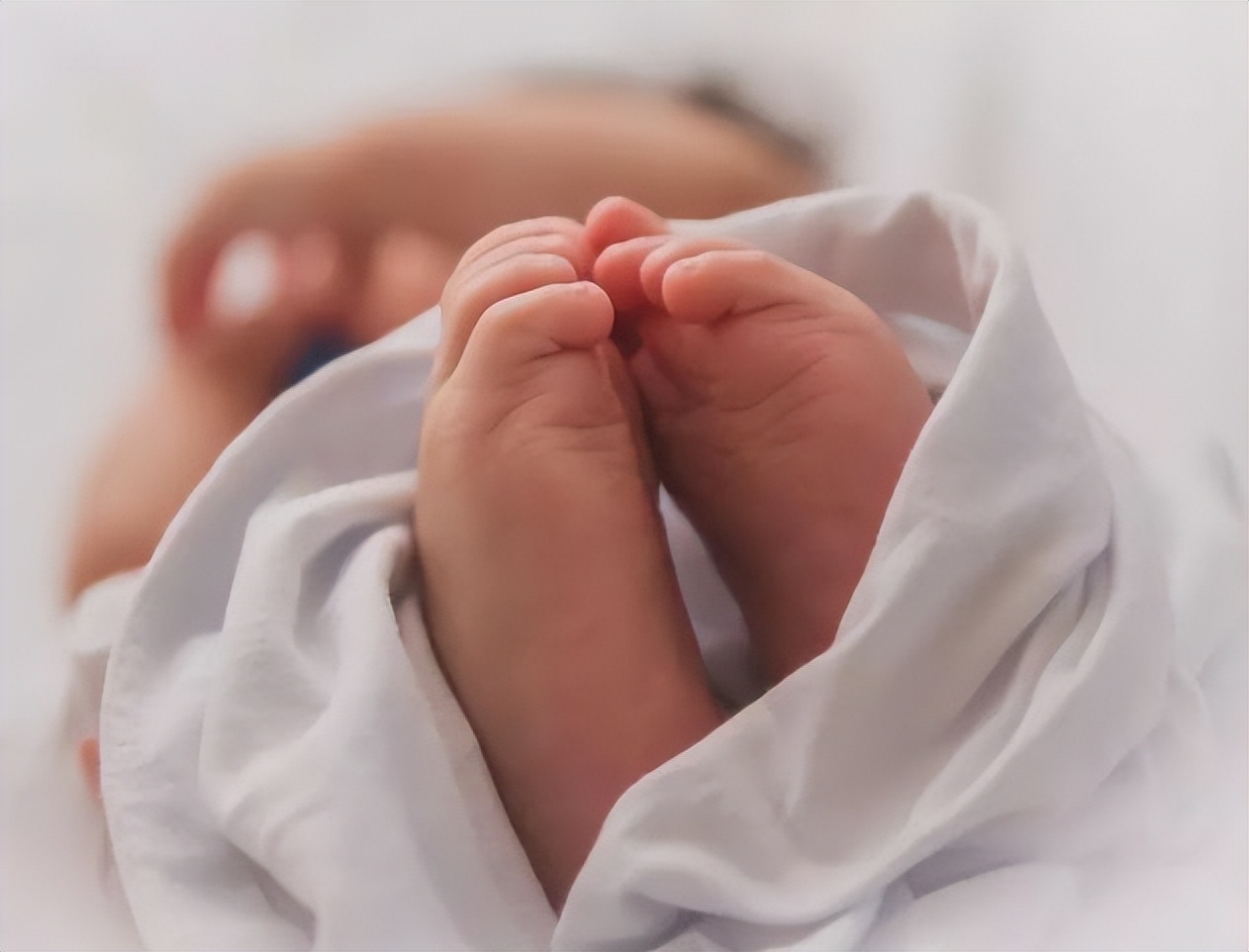 孩子出生时几斤几两暗示智商高低,几斤几两算智商