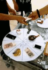 “是小蛇出了轨，还是青蛙劈了腿？”这是现实版的美杜莎？哈哈