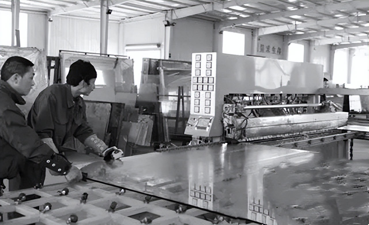 76年毛主席逝世噩耗传来，山东农村停办酒席，给婴儿取名“思东”