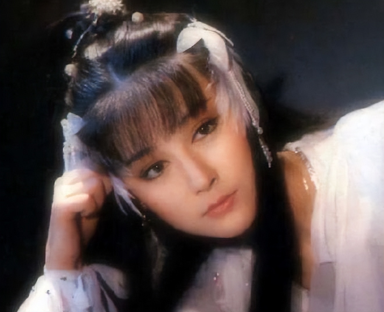 没了美颜滤镜，谁在装嫩一目了然，麒麟臂、水桶腰、满脸皱纹沟壑