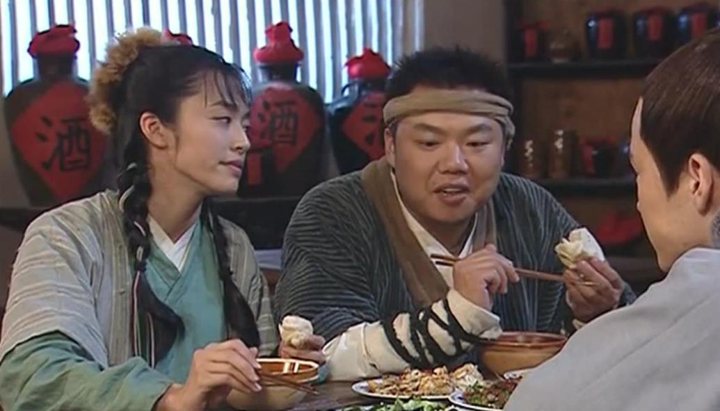 同样是演吃饭,把杨紫和杨洋、鞠婧祎放在一起看,差距就出来了