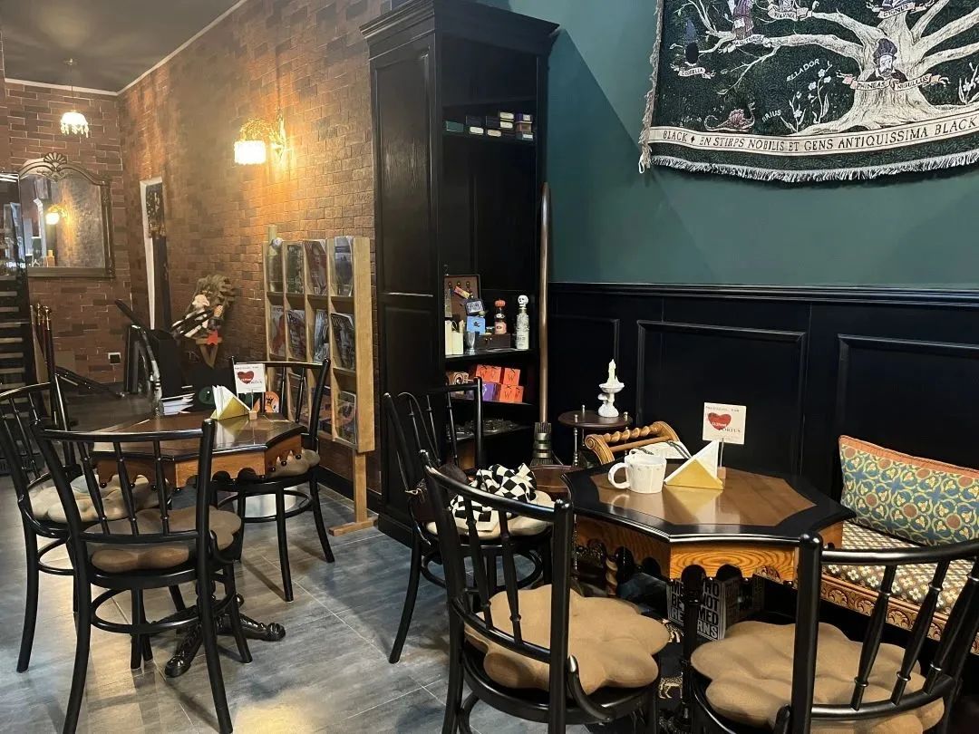 HOLA!Bars|成都东门新晋wineshop，看这届年轻人开店如何破圈