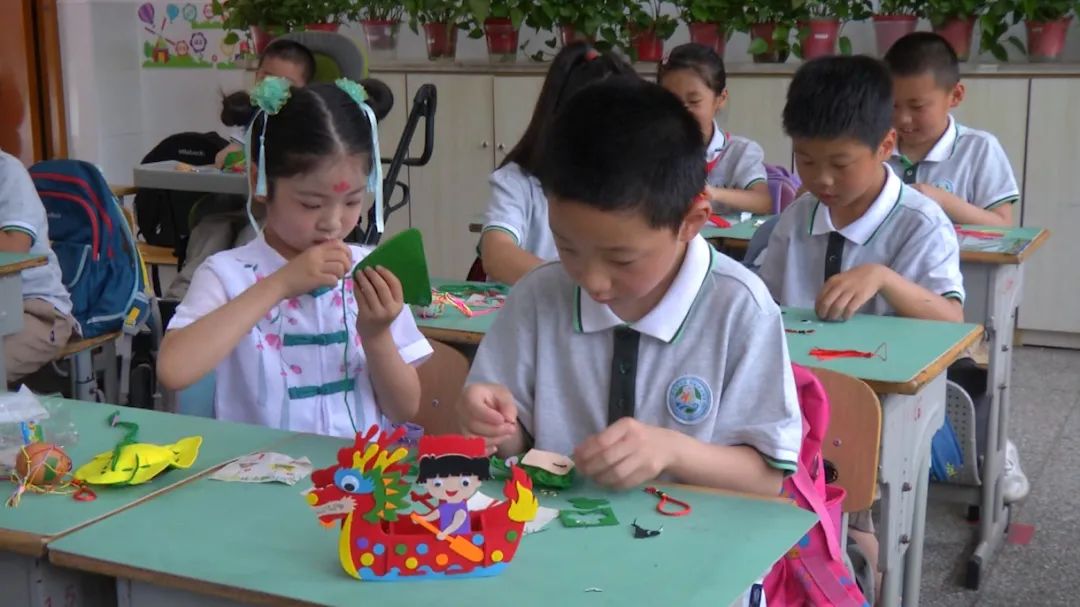 包粽子让孩子感受端午的气氛,小学生端午节包粽子活动美篇