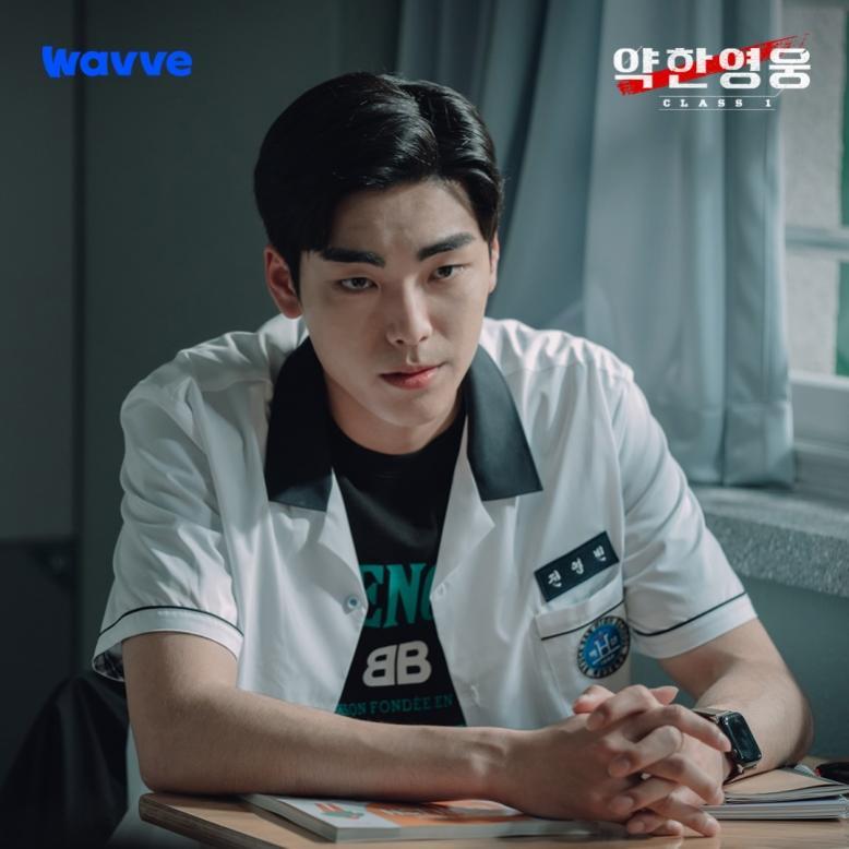 这未成年丑闻，怎么就封杀不掉？