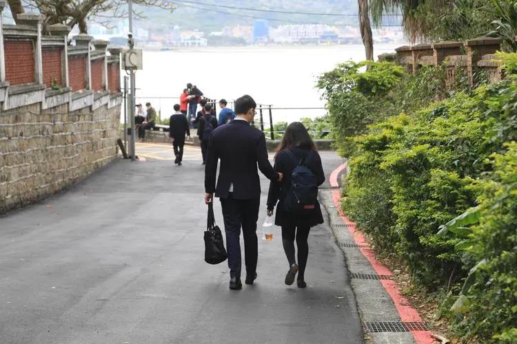 18岁女孩因没来月经求医,14岁女孩被医生诊断没来例假