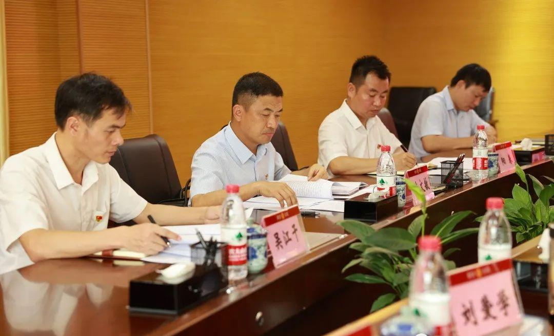 3000家门店销声匿迹,靠卖中餐自救,“咖啡大王”上岛怎沦落至此?