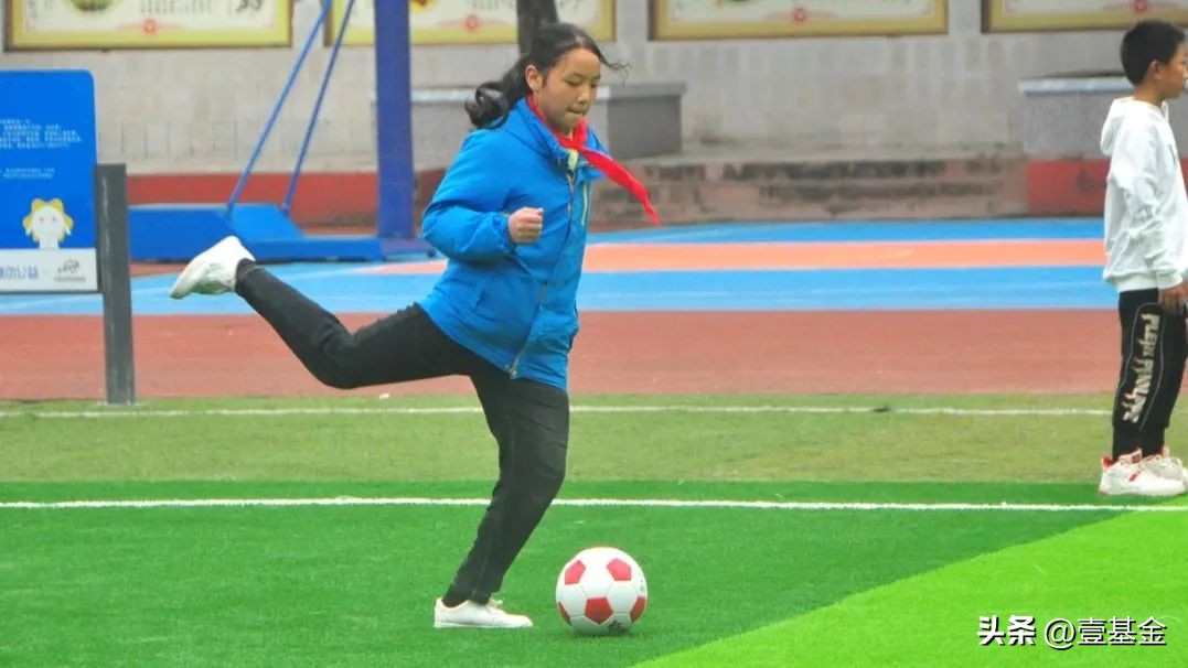 足球,是童年的陪伴,却也是乡村学校老师们的心病