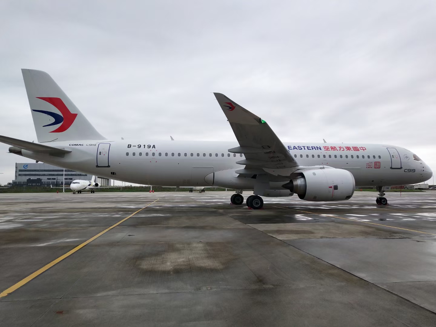 国产大飞机c919正式交付东方航空,国产大飞机c919首飞内部视频