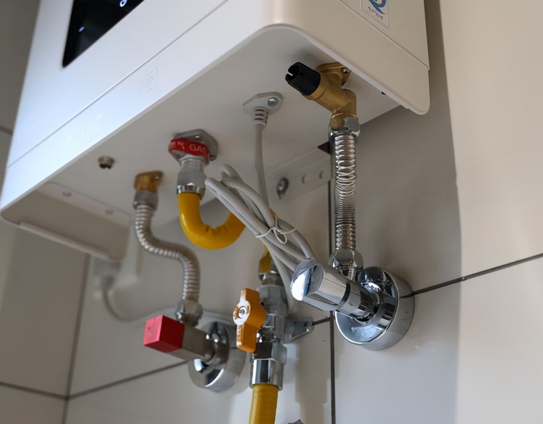 燃气热水器三条管安装教程,美的热水器的管子接法