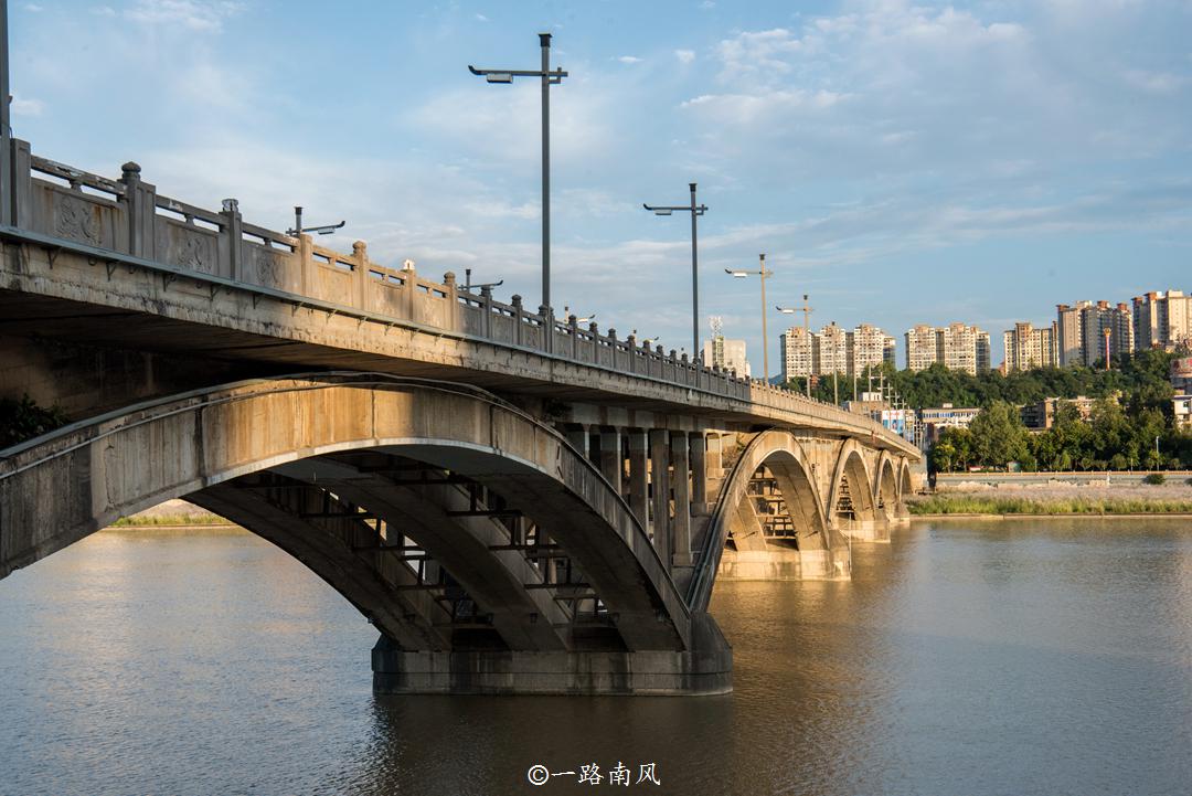 广元市城市风景一角,四川广元的城市面貌