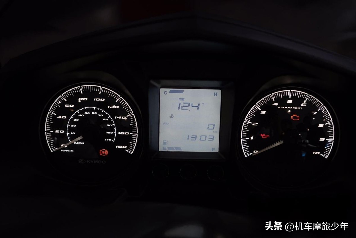 光阳赛艇250至尊版对比ct250ABS,光阳赛艇ct250踏板摩托车优缺点