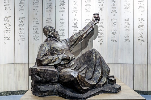 李白和杜甫的诗歌各具什么特色,李白杜甫在诗歌史上的评价