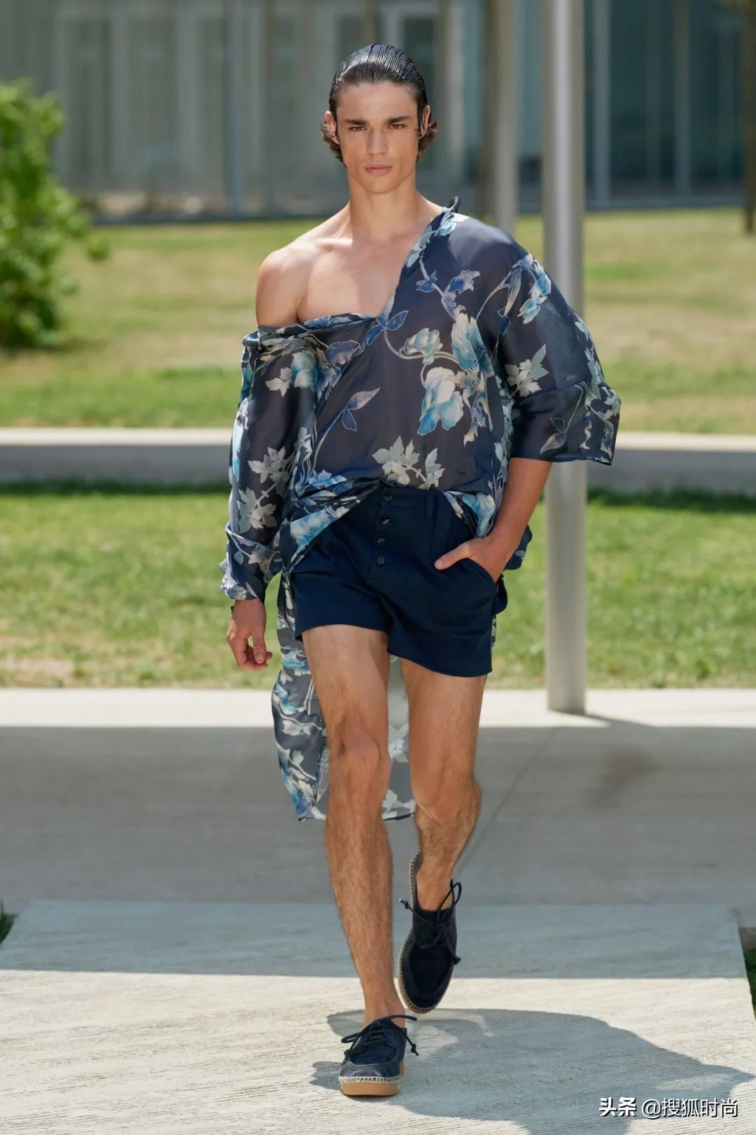 米兰男装时装周衬衣短裤,米兰时装周黑色露肩