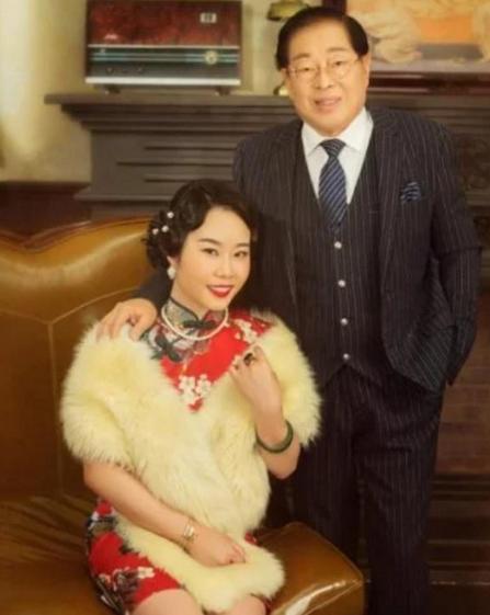 57岁富婆嫁小19岁老公生下三胞胎,57岁富婆嫁给丈夫后生三胞胎