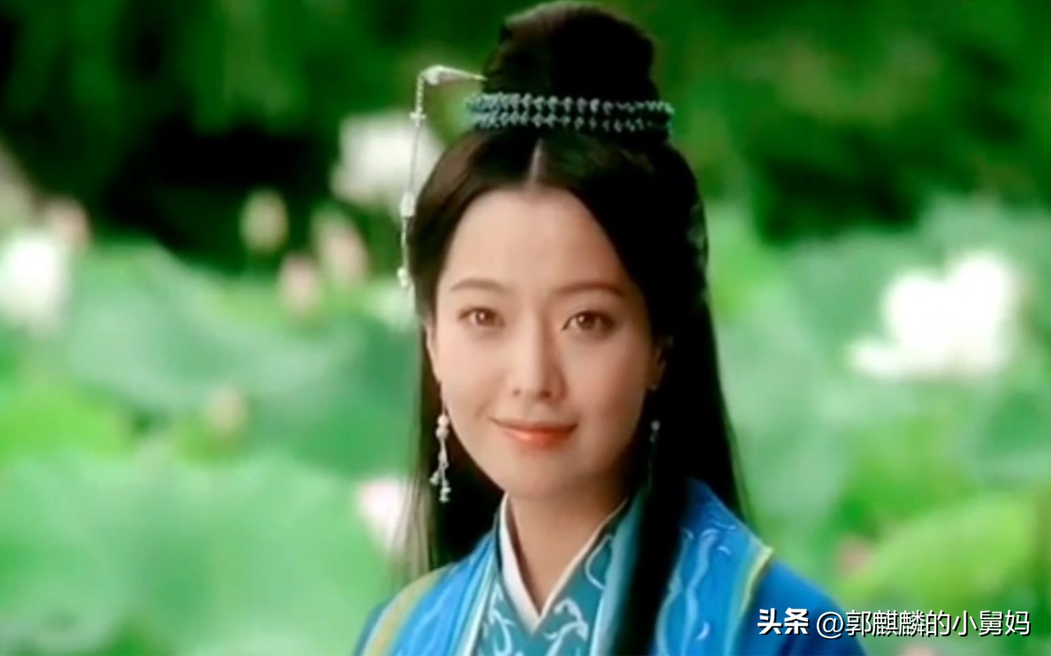 韩国美女金喜善的脸型,金喜善的穿着打扮