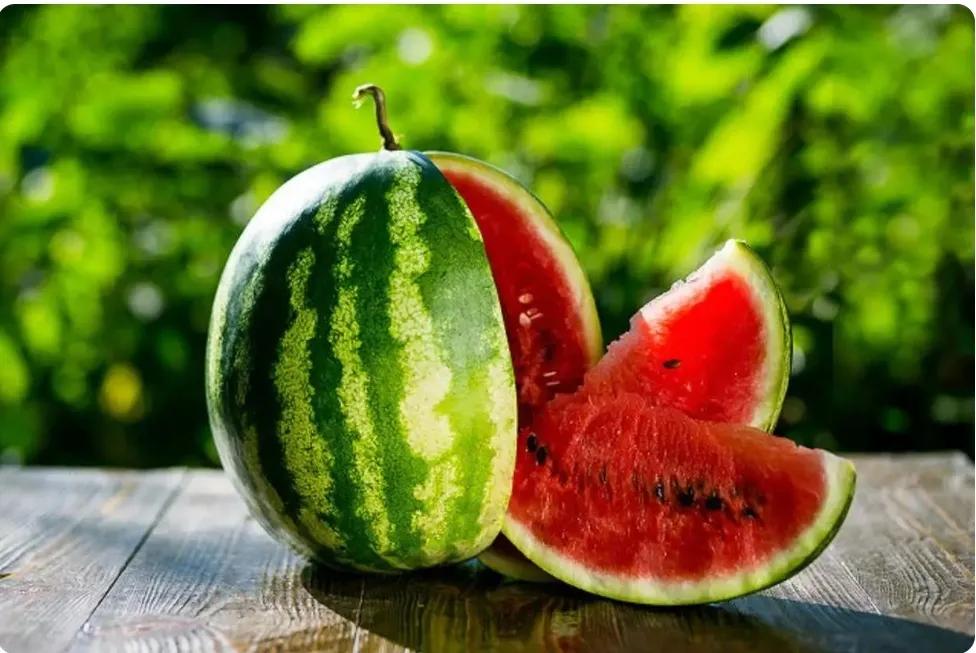 描写夏日清凉的诗句,十首写夏天纳凉的古诗