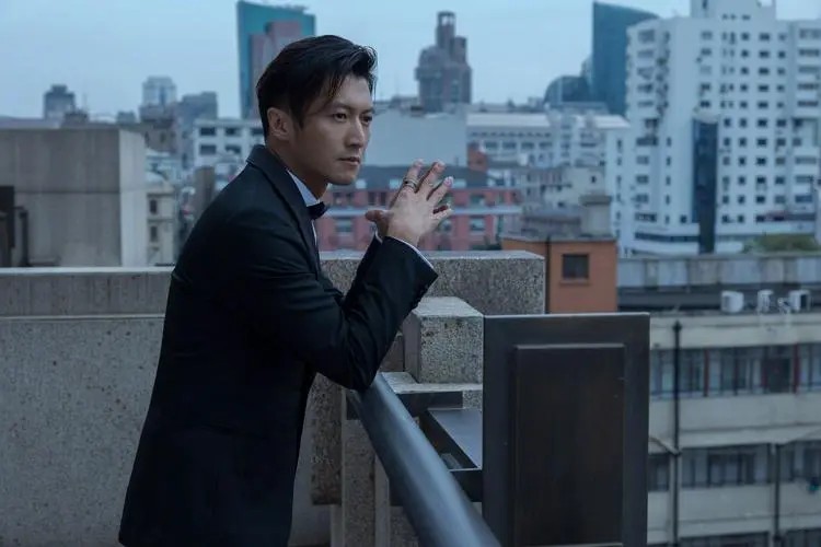 谢霆锋砸吉他演唱会完整版,谢霆锋摔坏的吉他完整版