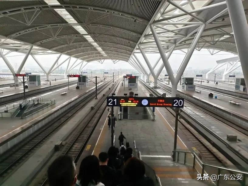 火车票改签是退票后重新购买,火车票先改签再退票会扣手续费吗