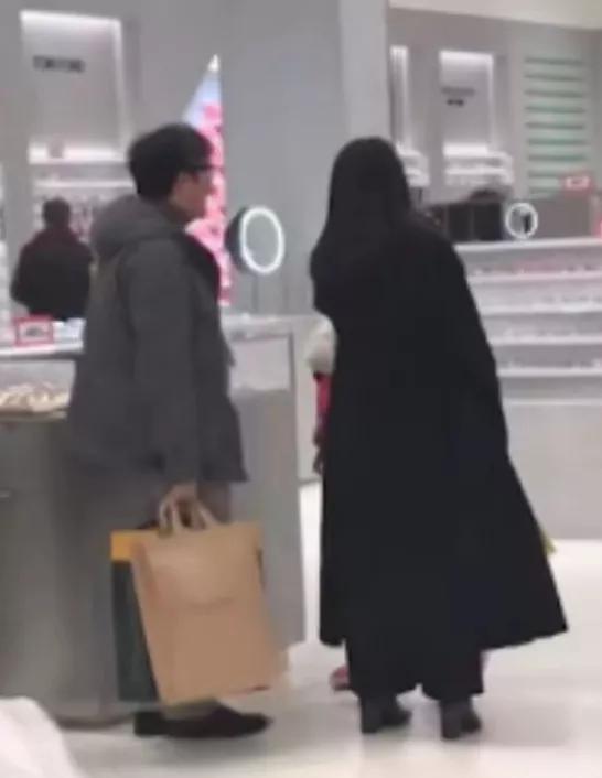 明星父女颜值对比黄多多王诗龄,王诗龄爸爸瘦的时候