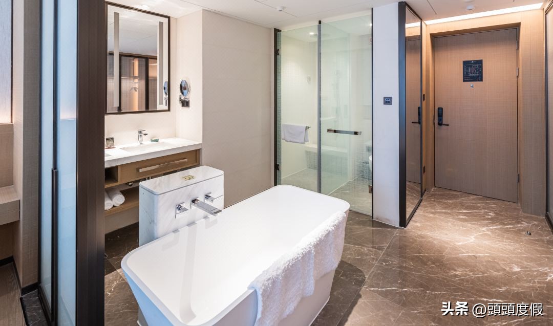 济南前十酒店,趵突泉一城山色半城湖