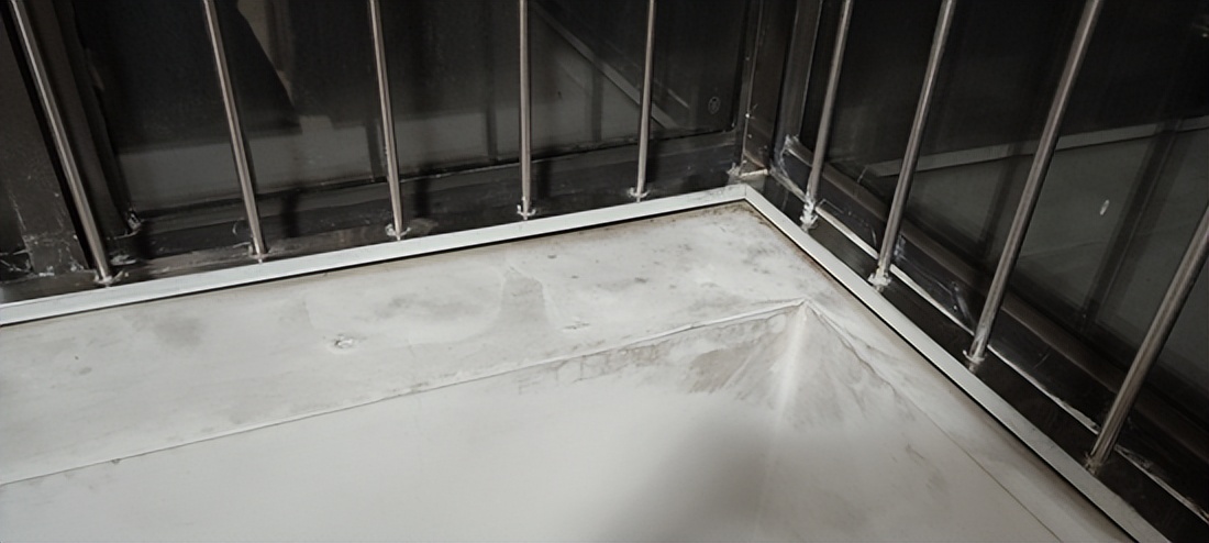 楼下阳台下水管处漏水,阳台下水管漏水检测方法