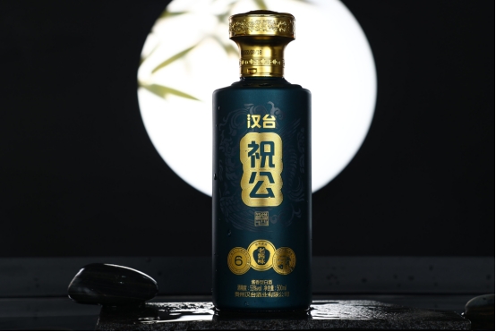买纯粮食白酒怎么看瓶上标志,买酒时只要有什么标识才是正品酒