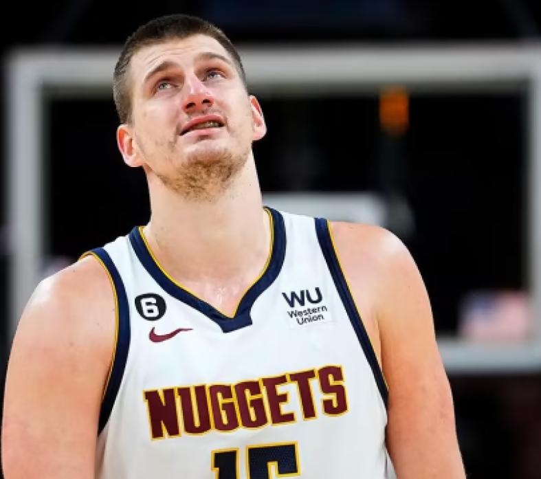 约基奇谈安东尼球衣退役,约基奇太胖